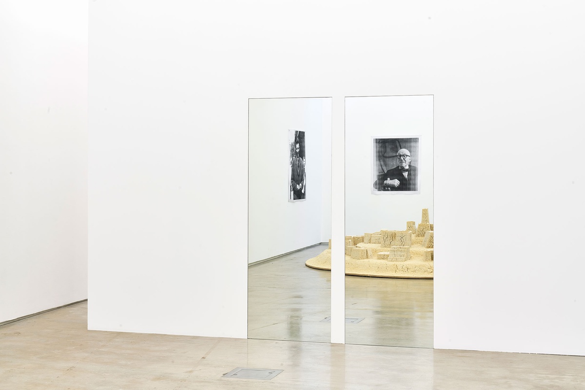 Installation photograph from The Future is Behind Us exhibition in A4’s Gallery. In the middle, Félix González-Torres’ installation “Untitled” (Orpheus, Twice) consists of two floor-length mirrors mounted side by side on the white gallery wall.
